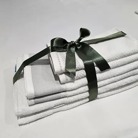 Center * تيرانا